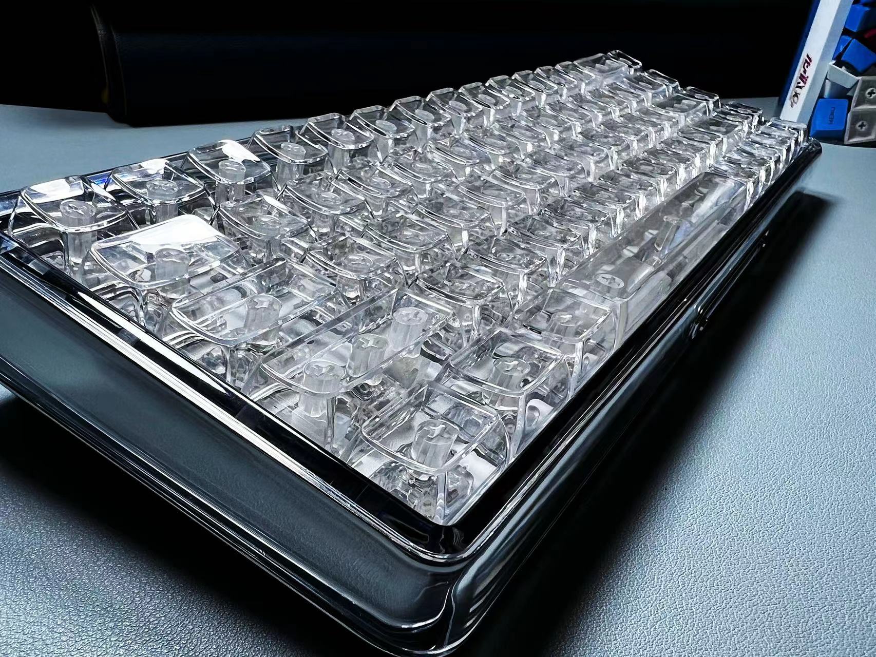 132 Keys Crystal Transparent K - Keyboard Gaming Black recension och pris